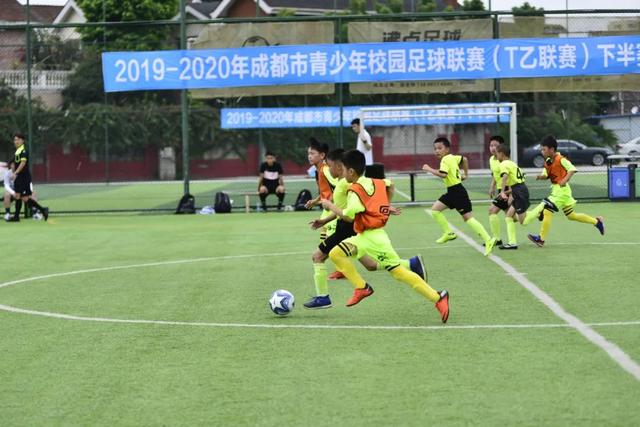 斯彭斯：图赫尔和德泽尔比执教方式很相似，两位教练都很优秀
